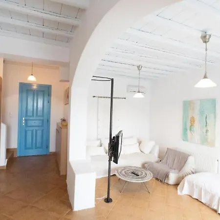 Dreamscape Cozy 3-bedroom Mykonos Hideaway