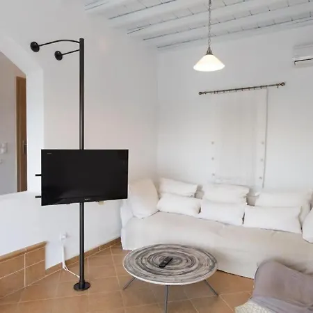 Dreamscape Cozy 3-bedroom Mykonos Hideaway