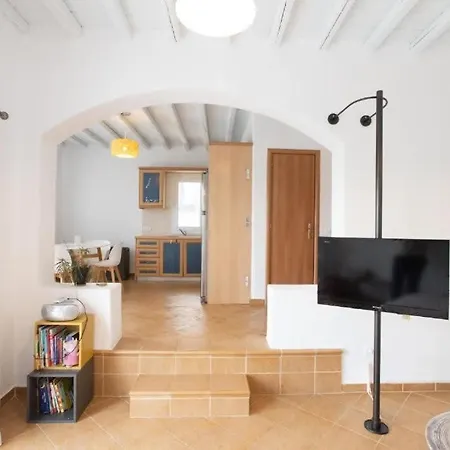 Dreamscape Cozy 3-bedroom Mykonos Hideaway אנו מרה
